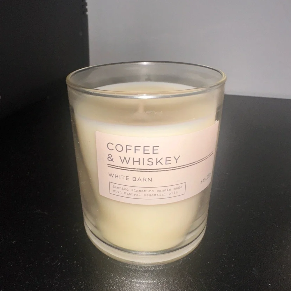 White Barn Coffee & Whiskey Candle - Cream and Pink Label - Picture 2 of 3